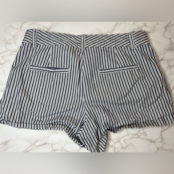 Striped shorts - Picture 4 of 4